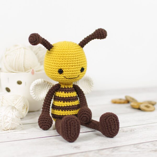 crochet-pattern-amigurumi-bee