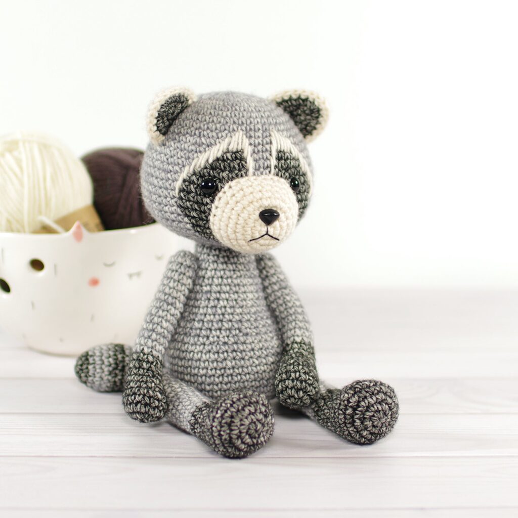 crochet-pattern-amigurumi-raccoon