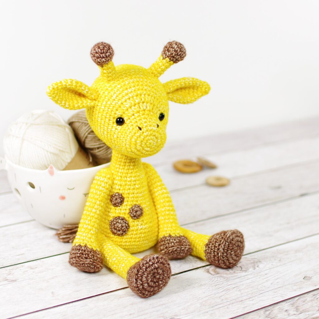 amigurumi-giraffe-pattern-and-tutorial