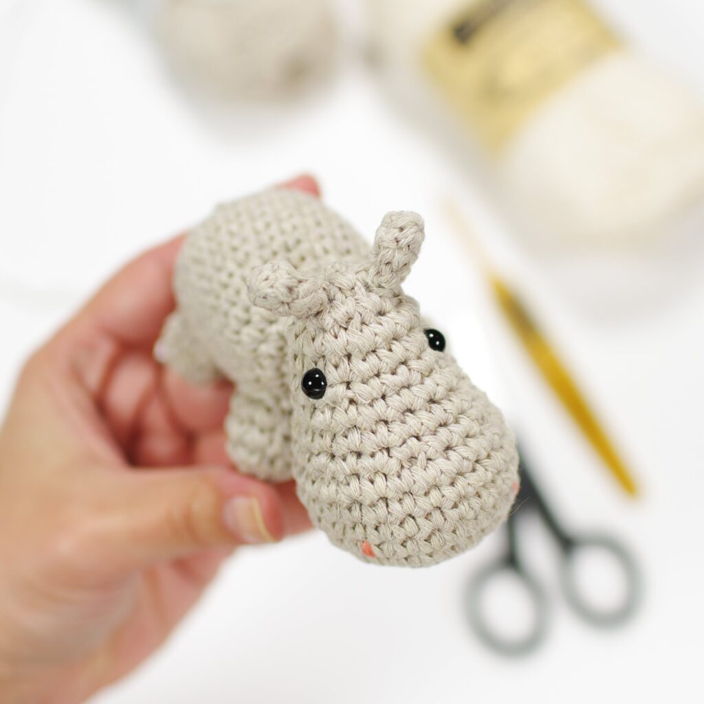 crochet-pattern-small-amigurumi-hippo