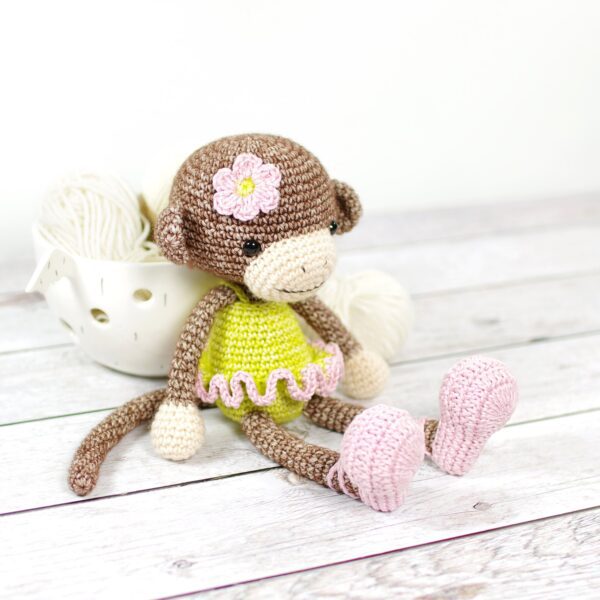 crochet-pattern-monkey-ballerina