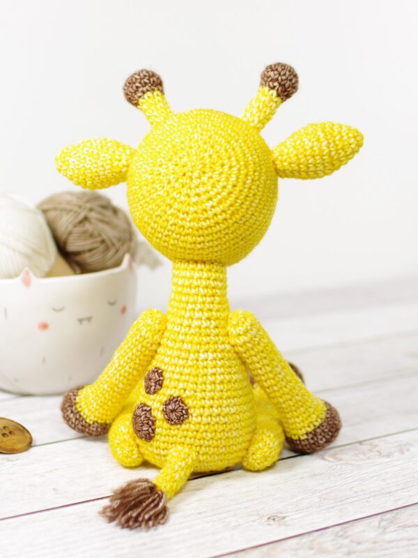 Amigurumi Giraffe Pattern and Tutorial