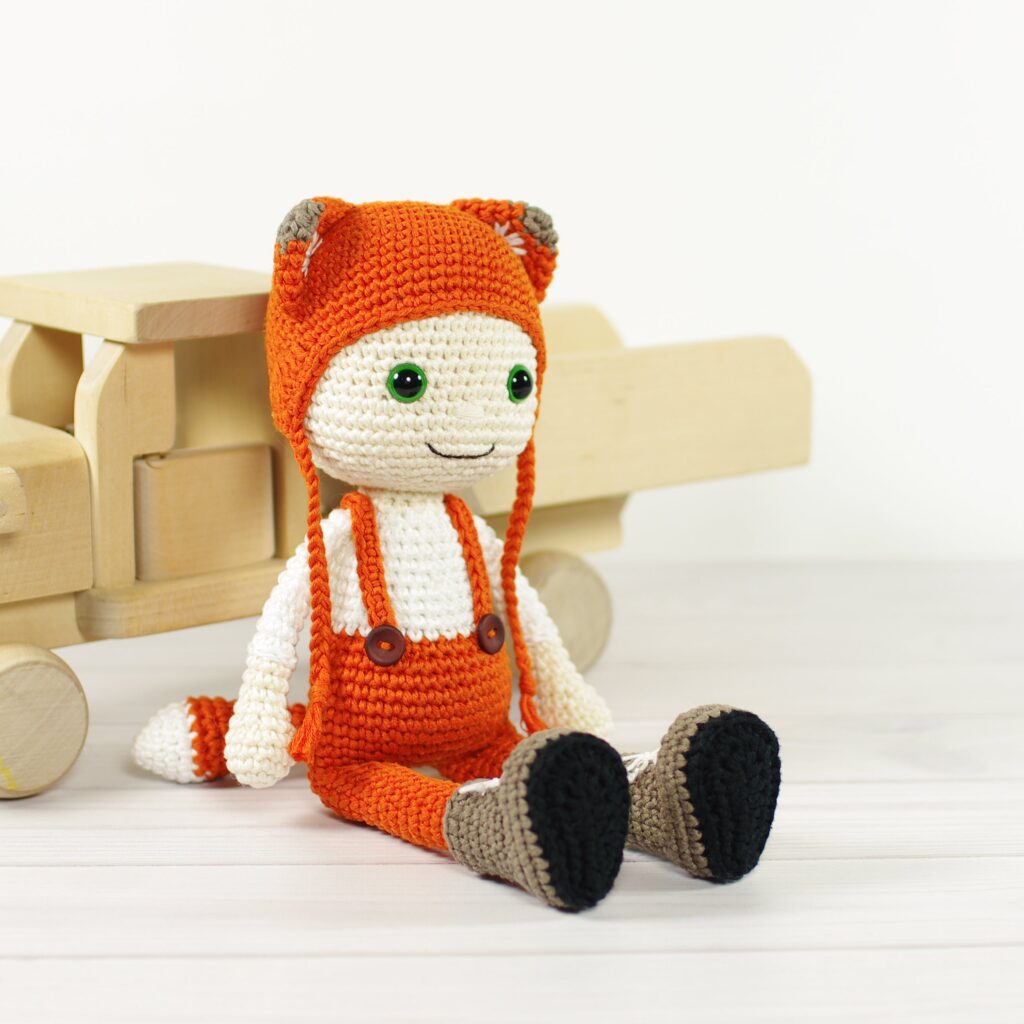 crochet-pattern-doll-in-a-fox-costume