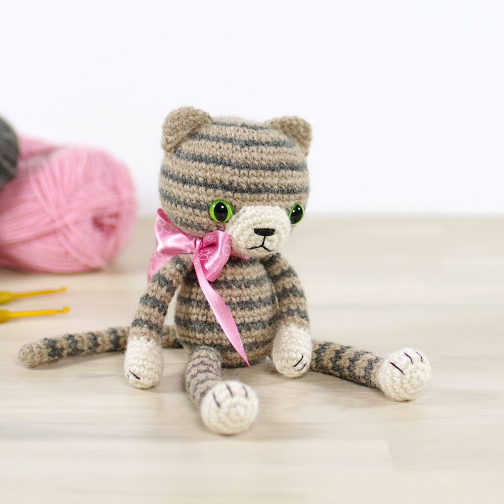 crochet-pattern-stripy-cat